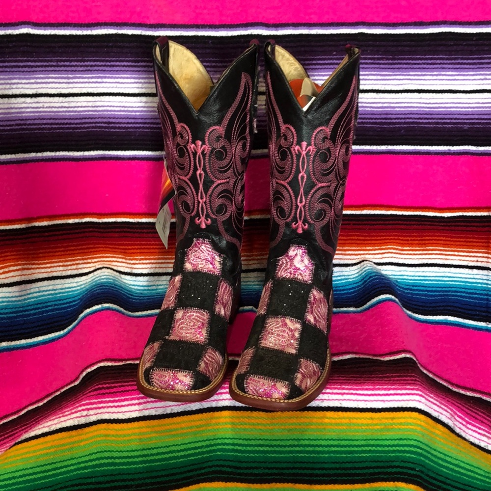 Ferrini Boot. NWT - patchwork pink